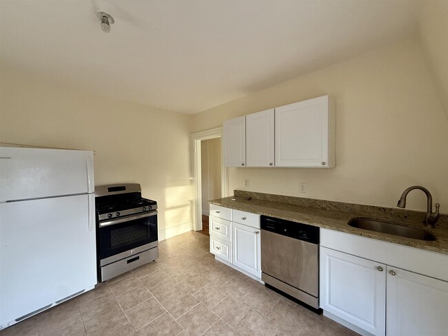 17 Tufts St, Unit 3 in Cambridge, MA - Building Photo - Building Photo