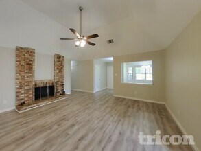 1029 Twin Falls Dr in Desoto, TX - Foto de edificio - Building Photo