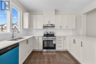 217 Ryan Reynolds Wy in Ottawa, ON - Building Photo - Building Photo
