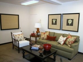 Harbor Grove Apartments in Garden Grove, CA - Foto de edificio - Building Photo