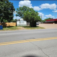 420 10th St in Hempstead, TX - Foto de edificio - Building Photo