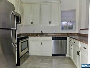 6 Madison Ave in Cresskill, NJ - Building Photo - Building Photo