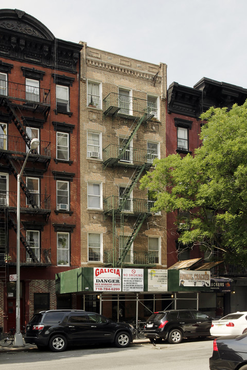 105 E 2nd St in New York, NY - Foto de edificio