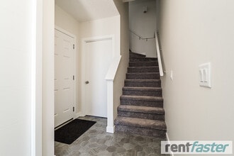 600 Bellerose Dr in St. Albert, AB - Building Photo - Building Photo
