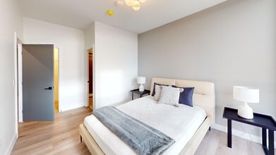 Centro in London, ON - Building Photo - Building Photo