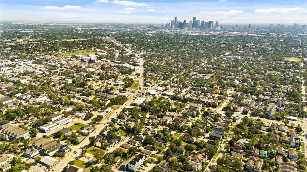 6005 N Main St in Houston, TX - Building Photo