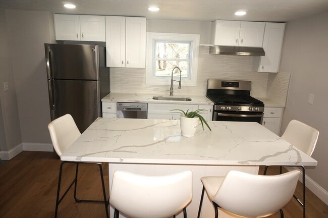 301 Concord Rd in Wayland, MA - Building Photo - Building Photo