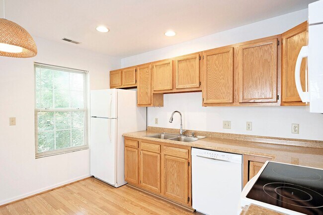 118 Greenwich Ct in Charlottesville, VA - Building Photo - Building Photo