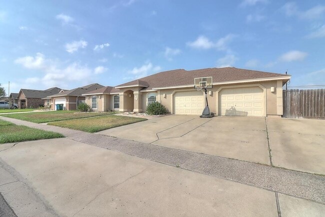 7326 Aborigine St in Corpus Christi, TX - Building Photo - Building Photo