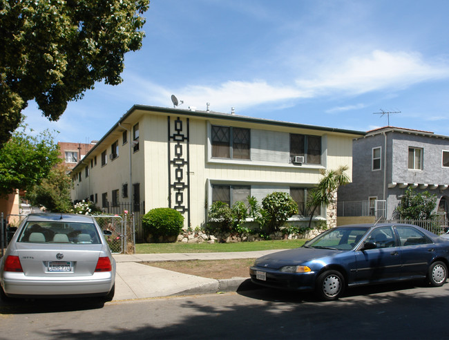 1030 N Oxford Ave in Los Angeles, CA - Building Photo - Building Photo