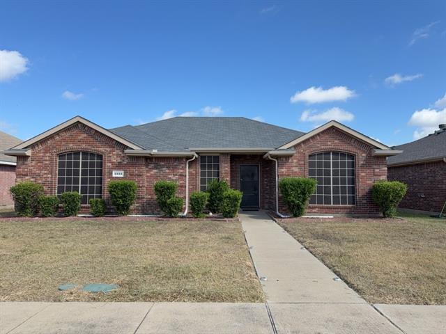 2333 Cedarwood Dr in Lancaster, TX - Building Photo