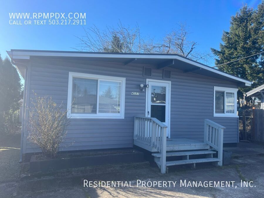 4217 SE 91st Ave in Portland, OR - Building Photo