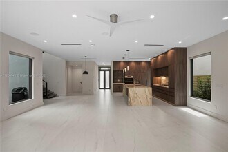 739 NE 17th Way in Fort Lauderdale, FL - Building Photo - Building Photo