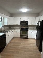 2395 Claremont Ln in Tallahassee, FL - Building Photo - Building Photo