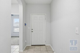 8005 Crystalbrook W in Austin, TX - Building Photo - Building Photo