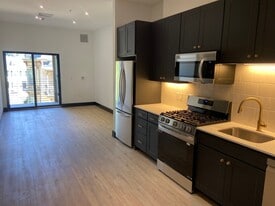 41 Larry Holmes Dr in Easton, PA - Building Photo