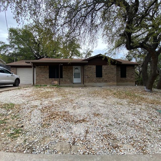 1813 Hidden Valley Rd in Granbury, TX - Building Photo