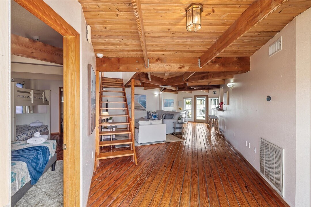 164 Bora Bora Dr in Tiki Island, TX - Building Photo