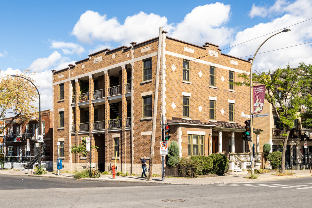 51 Jean-Talon Rue E in Montréal, QC - Building Photo