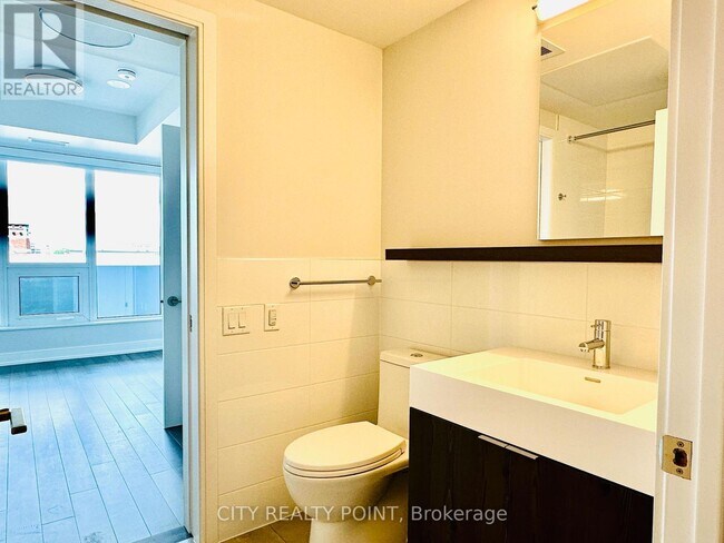 2525 Bathurst St in Toronto, ON - Building Photo - Building Photo