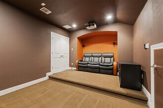 8606 Evelina Trail in Austin, TX - Foto de edificio - Building Photo