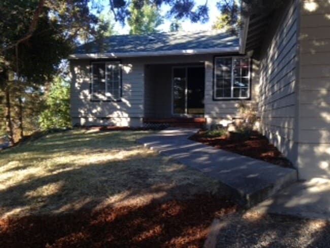 2941 NE Saber Dr in Bend, OR - Building Photo - Building Photo