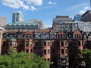 213 Newbury St, Unit 5A in Boston, MA - Building Photo - Building Photo