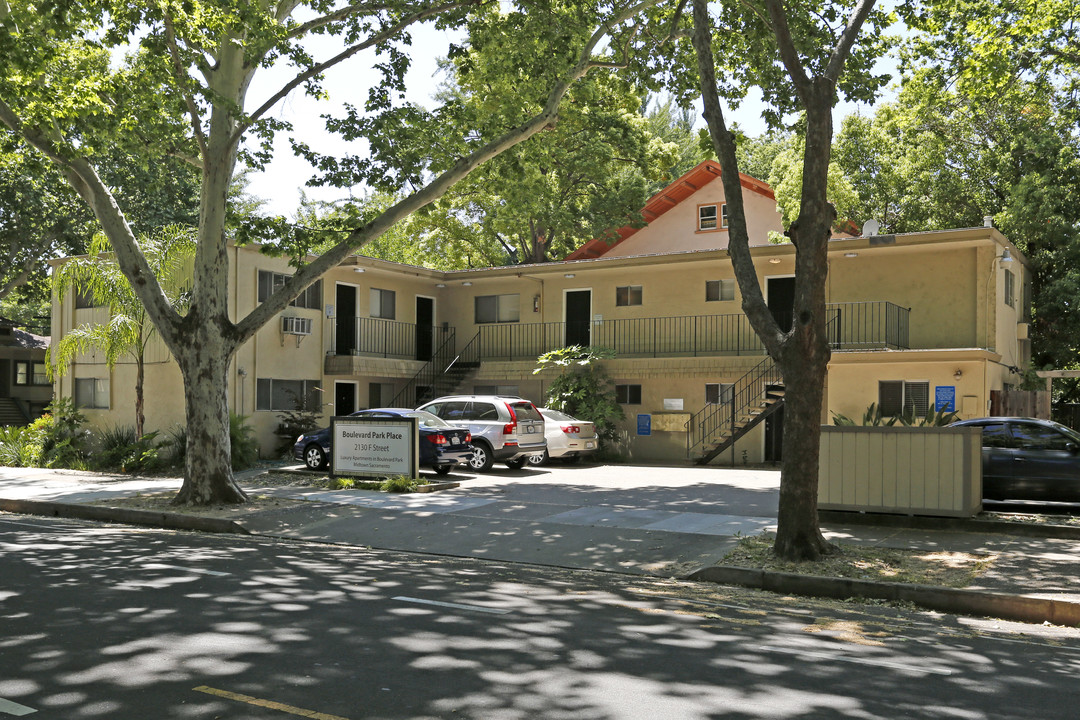 Boulevard Park Place in Sacramento, CA - Building Photo