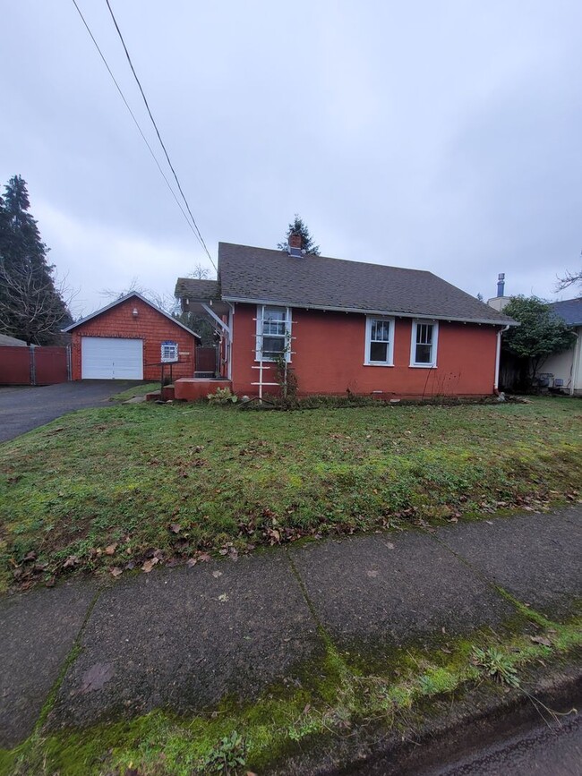 266 S 16th St in Cottage Grove, OR - Building Photo - Building Photo