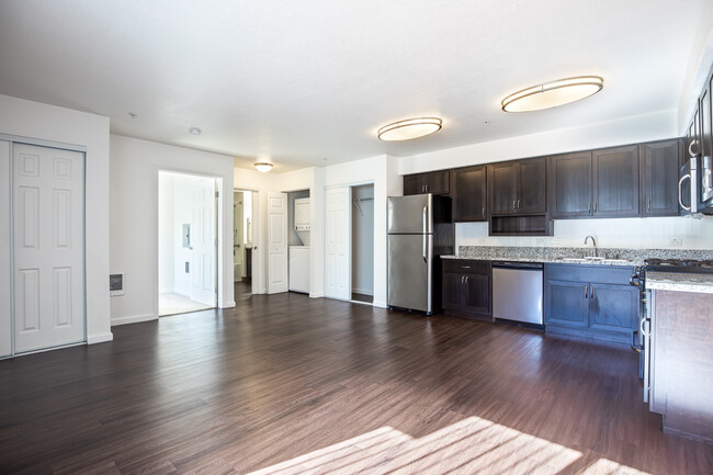 Westridge at Hilltop Apartments in Richmond, CA - Building Photo - Interior Photo