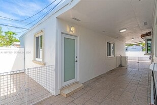 201 SW 51st Ct in Coral Gables, FL - Building Photo