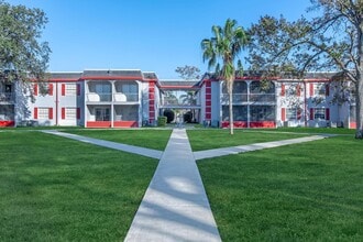 Regency Square Apartments in Tampa, FL - Foto de edificio - Building Photo