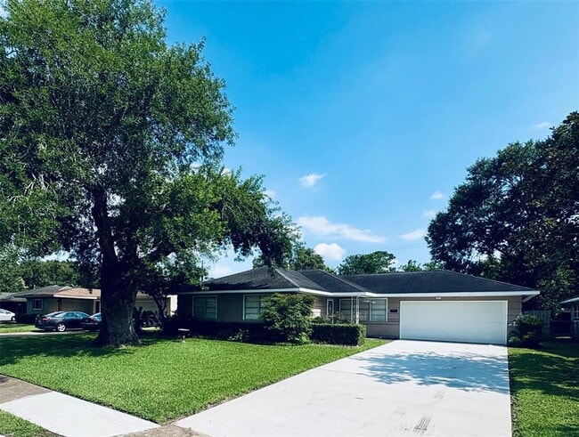 property at 4725 Kinglet St