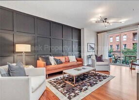 210 Rocketts Way in Richmond, VA - Building Photo