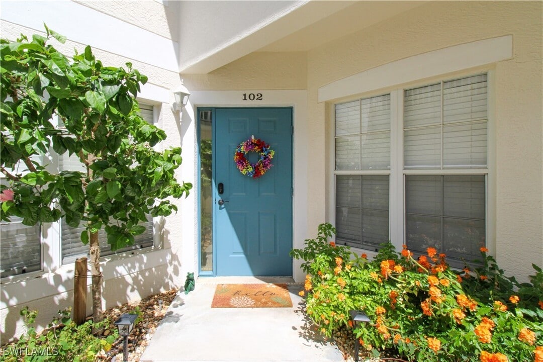 5025 Cedar Springs Dr in Naples, FL - Building Photo