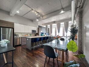 555 Evergreen St in Dallas, TX - Building Photo - Building Photo