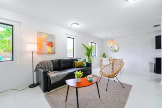 2241 NW 50th St in Miami, FL - Building Photo - Building Photo