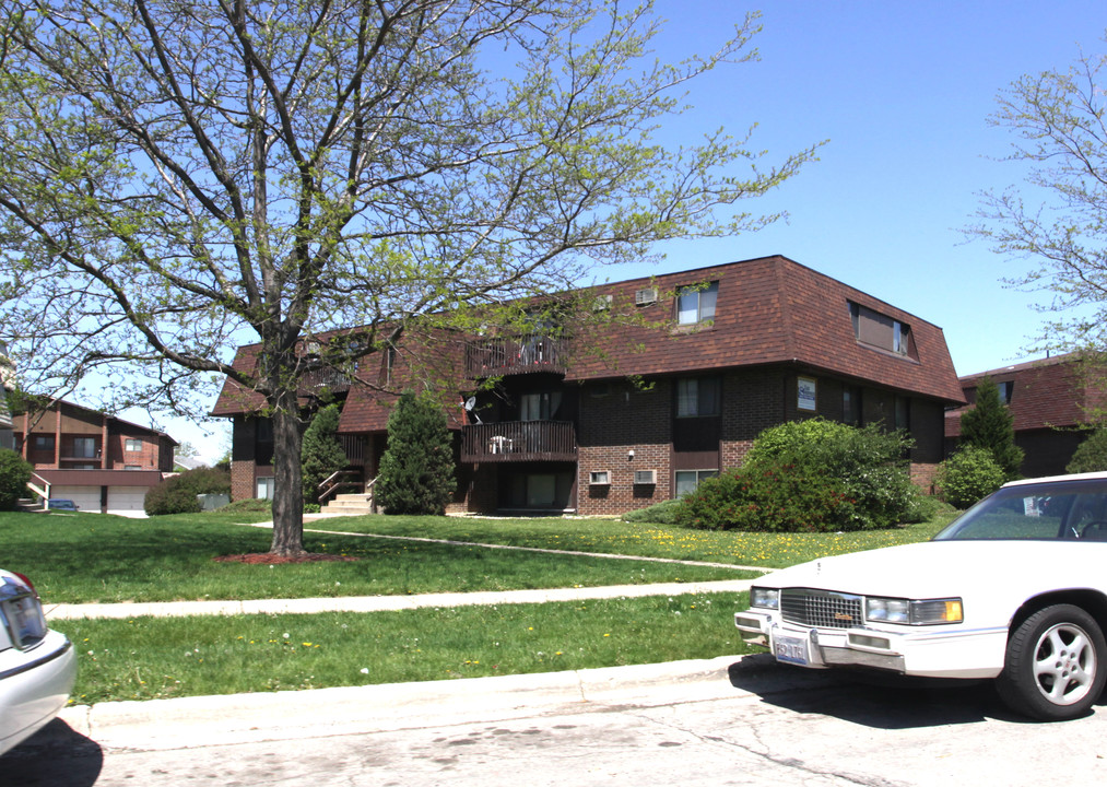 1449 Pioneer Rd in Crest Hill, IL - Building Photo