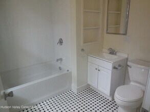 431 Warren St in Hudson, NY - Building Photo - Building Photo