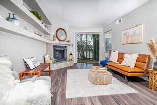 Regatta in San Antonio, TX - Building Photo