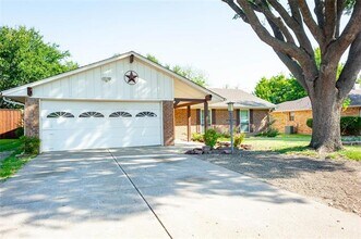 105 Tanglewood Ln in Waxahachie, TX - Building Photo - Building Photo