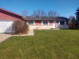 2045 Old Valley Ct SE in Kentwood, MI - Building Photo