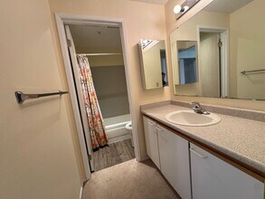 5000 Lake Washington Blvd NE in Renton, WA - Building Photo - Building Photo