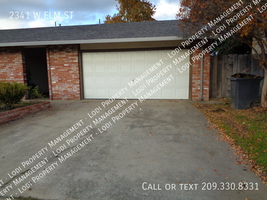 2341 W Elm St in Lodi, CA - Building Photo