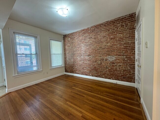 52 Ashford St, Unit 2, Unit 2