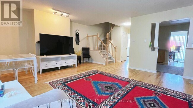 45 Thornbury Crescent in Ottawa, ON - Building Photo - Building Photo