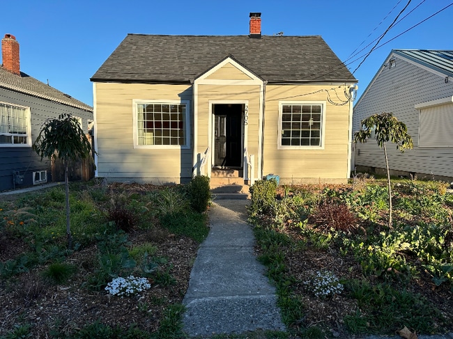 property at 2705 N Stevens St