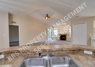 15338 Cornell Dr in Clinton Township, MI - Building Photo - Building Photo