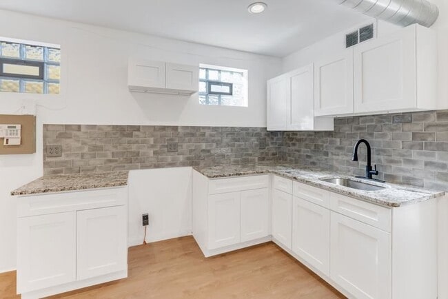 308 W Queen Ln in Philadelphia, PA - Building Photo - Building Photo