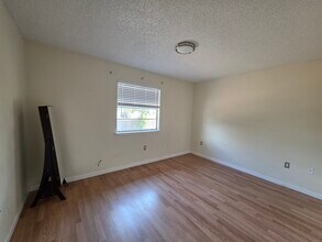 4485 Barna Ave in Titusville, FL - Foto de edificio - Building Photo